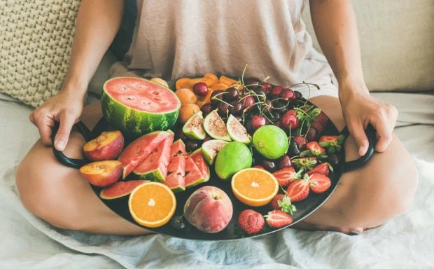 Δέκα τροφές ιδανικές για τον καύσωνα – Βοηθούν ώστε να μην ζεσταίνεστε